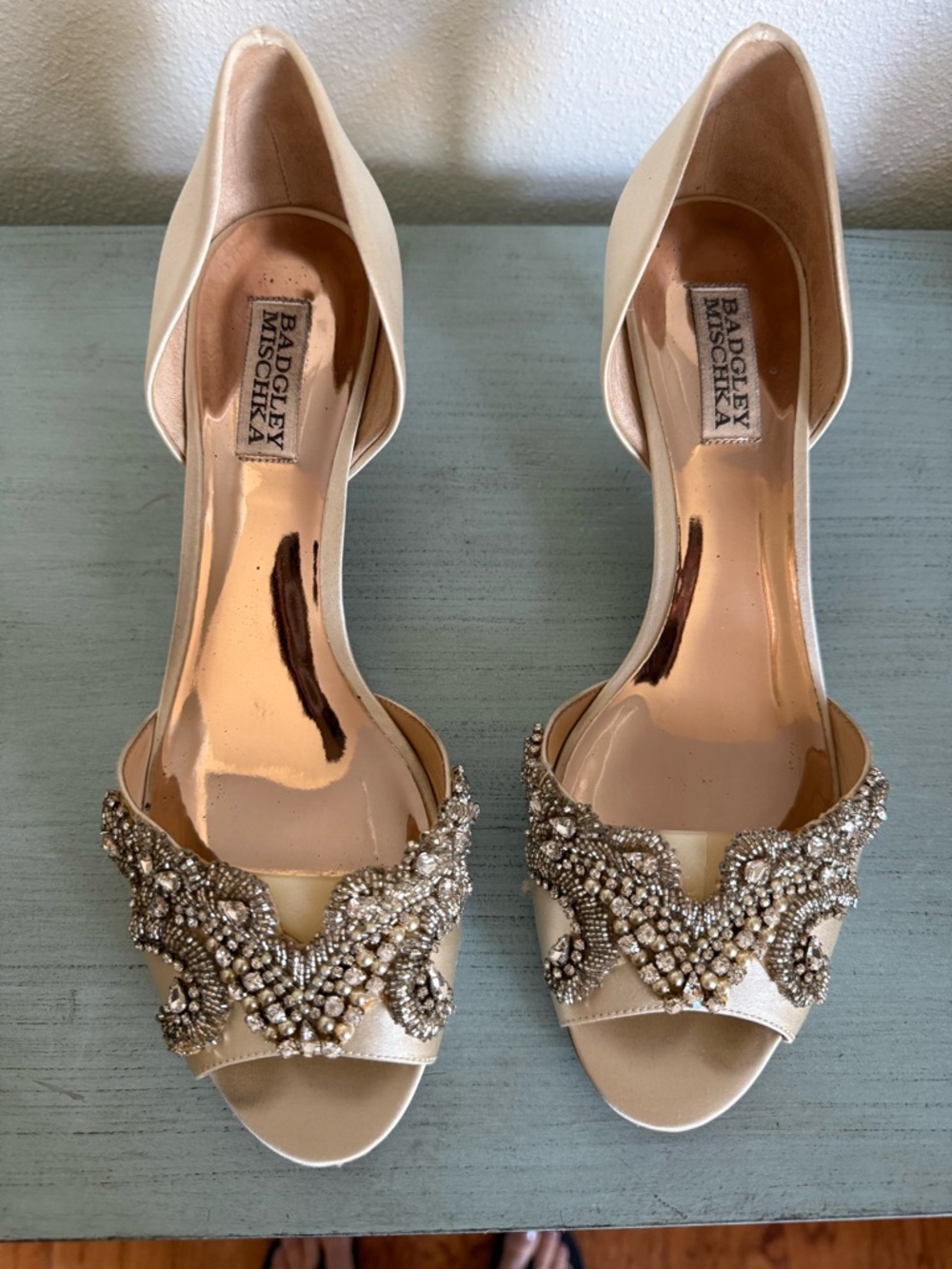 Elegant Women's Satin Pointed-Toe Pump in Cream